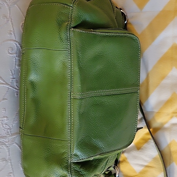 Tignanello apple green satchel bag. - Picture 4 of 7